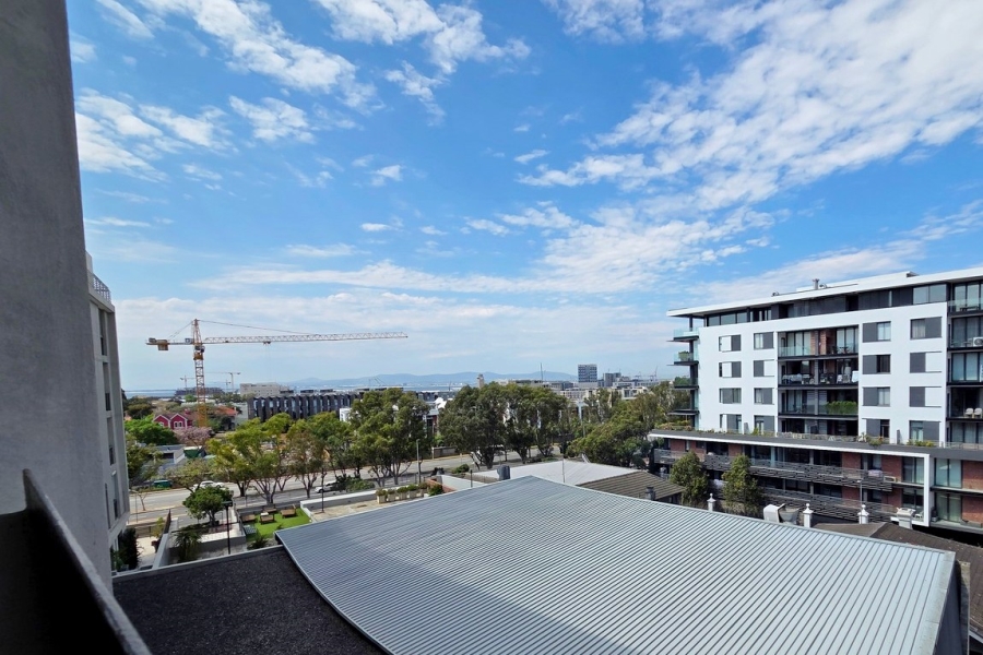 To Let 2 Bedroom Property for Rent in Green Point Western Cape